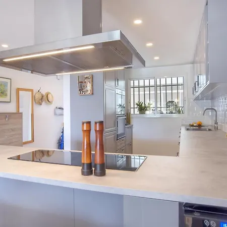 Castillo Beach Apartment Fuengirola